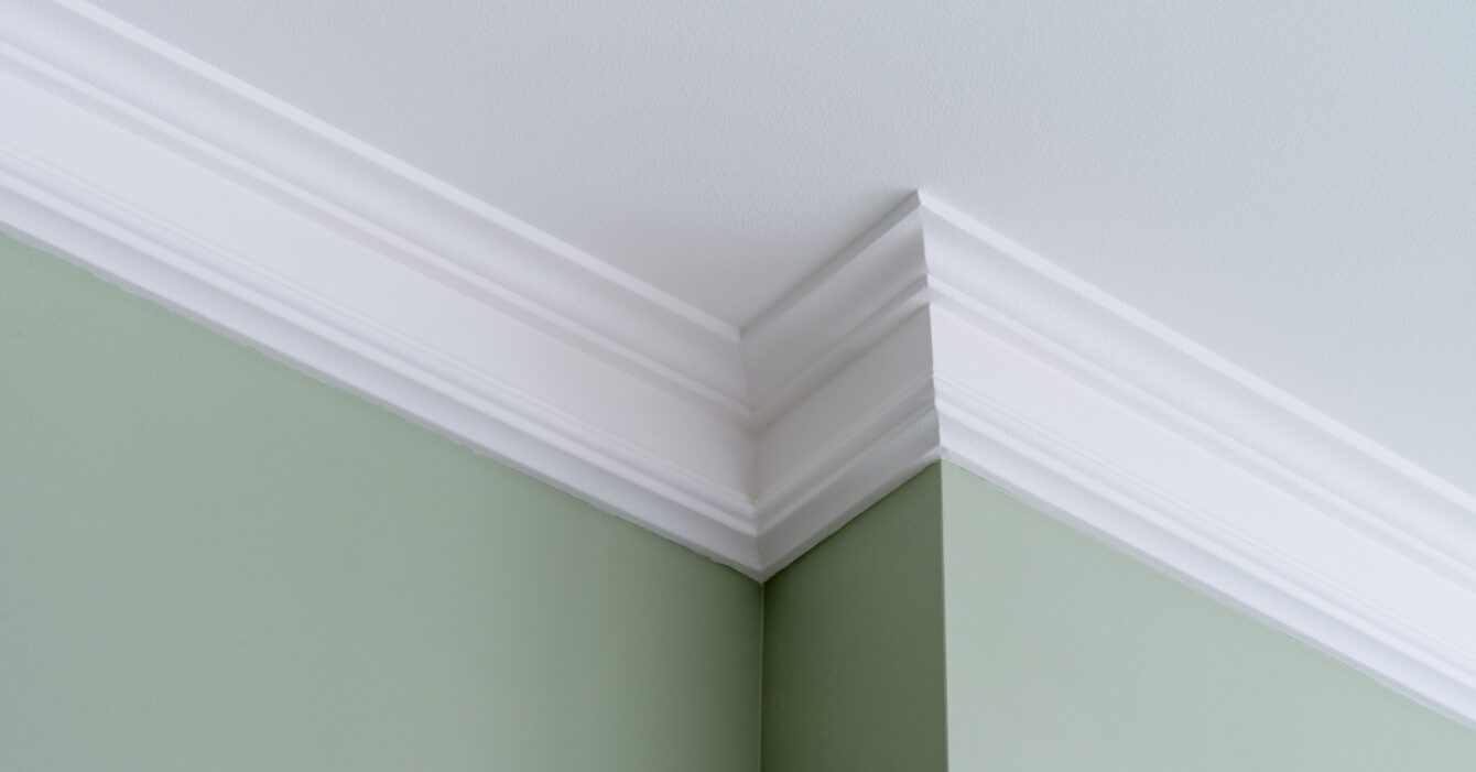 Ceiling moldings in the interior, intricate corner